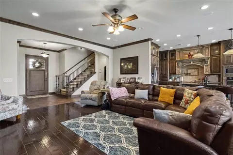 Living - 19917 Aaron Dr, Harrah, OK 73045 photo 2 of 2