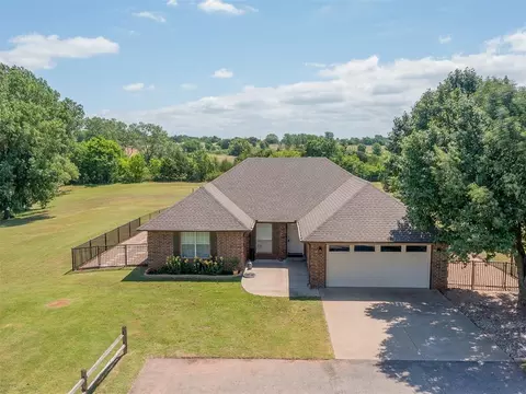 2120 Flamingo Dr, Blanchard, OK 73010