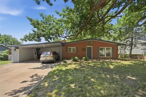 811 Myrtle Dr, Edmond, OK 73034