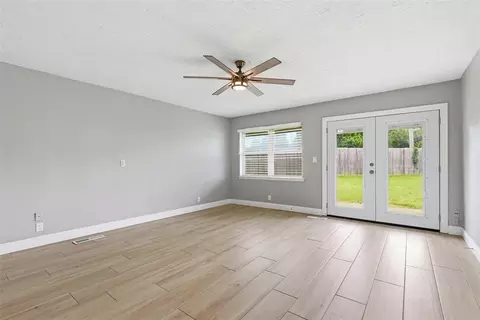 Living - 1637 Pecan Ave, Norman, OK 73072 photo 3 of 7