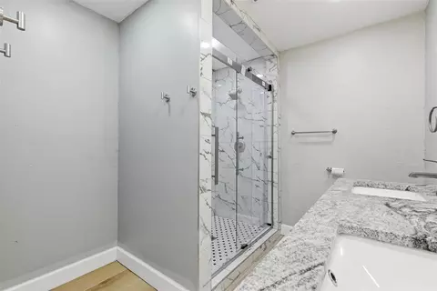Bath - 1637 Pecan Ave, Norman, OK 73072 photo 4 of 5