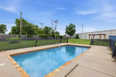 Exterior - 1637 Pecan Ave, Norman, OK 73072 photo 2 of 4