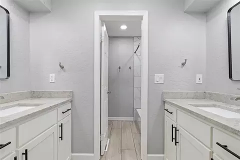Bath - 1637 Pecan Ave, Norman, OK 73072 photo 1 of 5