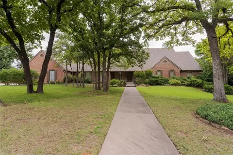 3816 Coachman Rd, Edmond, OK 73013