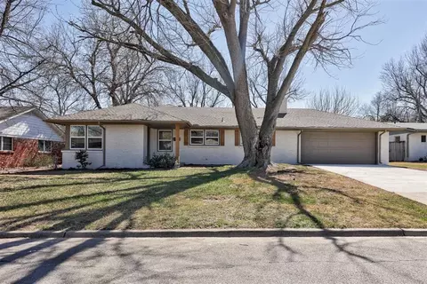 2604 Kings Way, The Village, OK 73120
