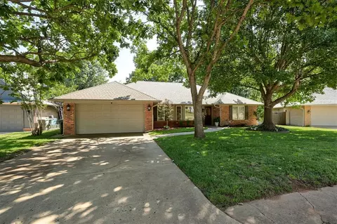 1412 Pine Oak Dr, Edmond, OK 73034