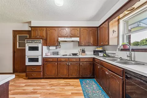 Kitchen - 21220 SE 89th St, Mcloud, OK 74851 photo 7 of 8