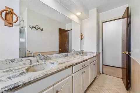 Bath - 21220 SE 89th St, Mcloud, OK 74851 photo 3 of 5