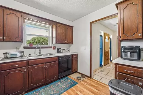 Kitchen - 21220 SE 89th St, Mcloud, OK 74851 photo 4 of 8