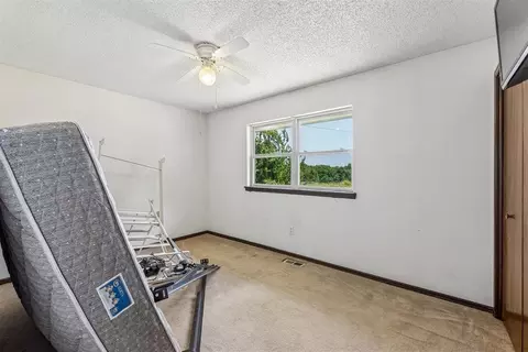 Bedroom - 21220 SE 89th St, Mcloud, OK 74851 photo 6 of 6