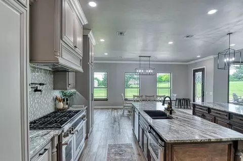 Kitchen - 3802 Turtle Creek Cir, Tuttle, OK 73089 photo 3 of 6