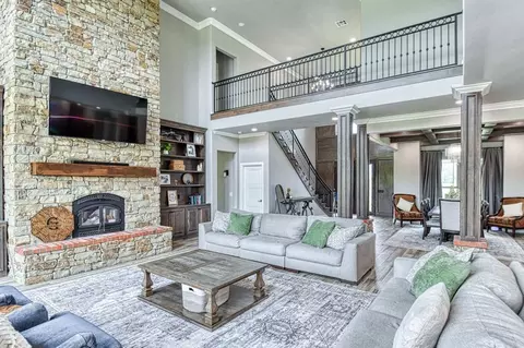 Living - 3802 Turtle Creek Cir, Tuttle, OK 73089 photo 2 of 4