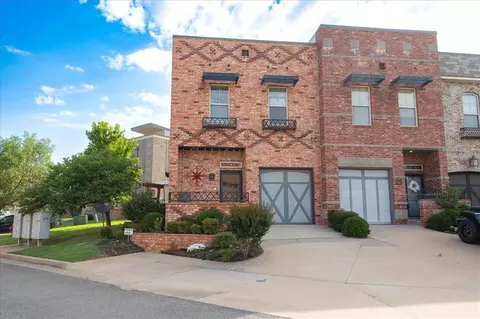 501 S Fretz Ave, Edmond, OK 73003