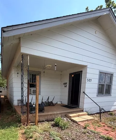 507 W Cypress St, Altus, OK 73521