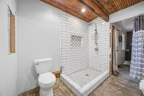Bath - 418258 E 1202 Rd, Eufaula, OK 74432 photo 1 of 1
