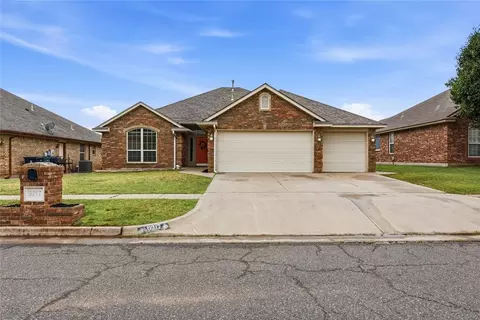 9217 Shady Grove Rd, Moore, OK 73160