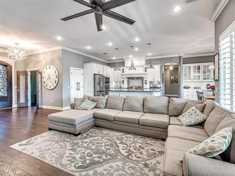 Living - 406 Rochester Ct, Tuttle, OK 73089 photo 4 of 4