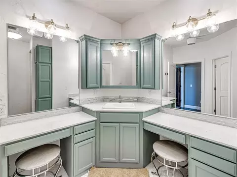 Bath - 406 Rochester Ct, Tuttle, OK 73089 photo 7 of 8