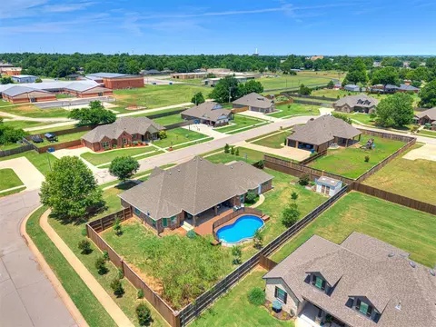 View/Area - 406 Rochester Ct, Tuttle, OK 73089 photo 4 of 4
