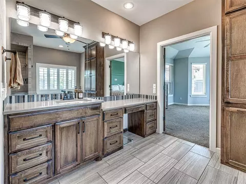 Bath - 406 Rochester Ct, Tuttle, OK 73089 photo 2 of 8