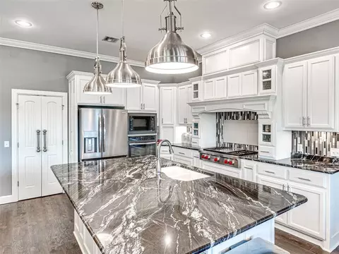 Kitchen - 406 Rochester Ct, Tuttle, OK 73089 photo 2 of 4