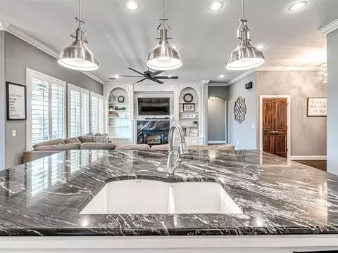 Kitchen - 406 Rochester Ct, Tuttle, OK 73089 photo 3 of 4
