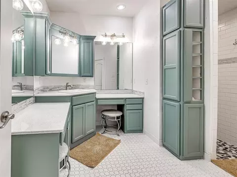 Bath - 406 Rochester Ct, Tuttle, OK 73089 photo 6 of 8