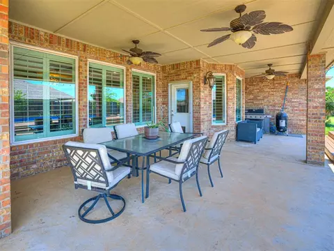 Exterior - 406 Rochester Ct, Tuttle, OK 73089 photo 2 of 8