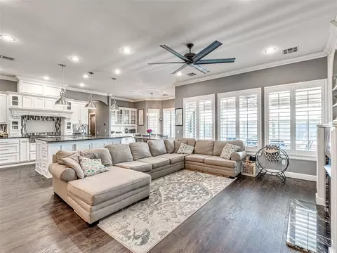 Living - 406 Rochester Ct, Tuttle, OK 73089 photo 3 of 4