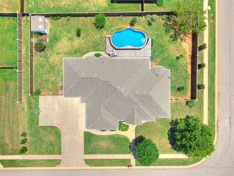 View/Area - 406 Rochester Ct, Tuttle, OK 73089 photo 2 of 4