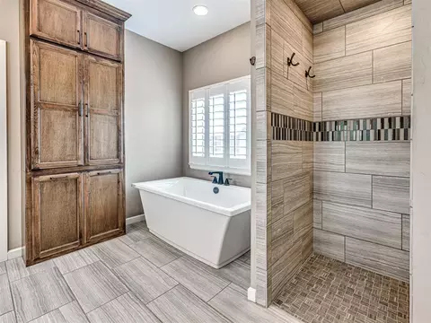 Bath - 406 Rochester Ct, Tuttle, OK 73089 photo 3 of 8