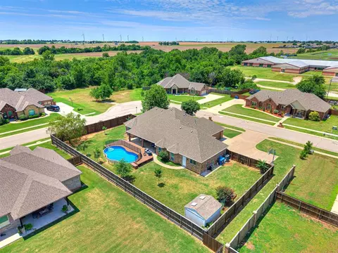 View/Area - 406 Rochester Ct, Tuttle, OK 73089 photo 3 of 4