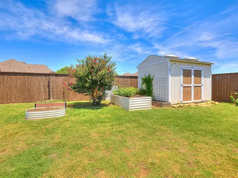 Exterior - 406 Rochester Ct, Tuttle, OK 73089 photo 8 of 8