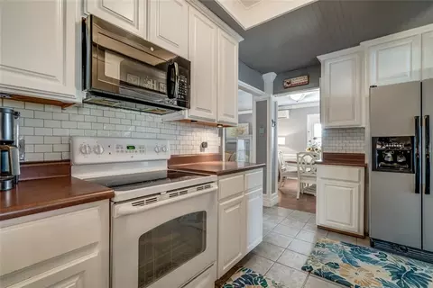 Kitchen - 803 E Mosier St, Norman, OK 73071 photo 4 of 4