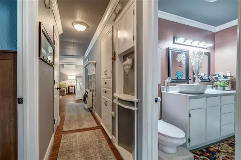 Entry Way - 803 E Mosier St, Norman, OK 73071 photo 3 of 4