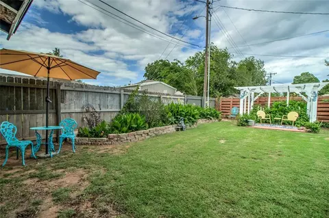 Exterior - 803 E Mosier St, Norman, OK 73071 photo 14 of 17