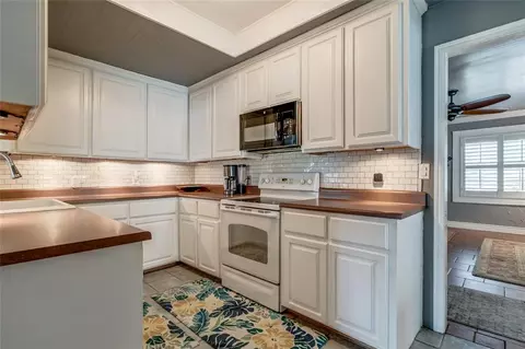 Kitchen - 803 E Mosier St, Norman, OK 73071 photo 2 of 4