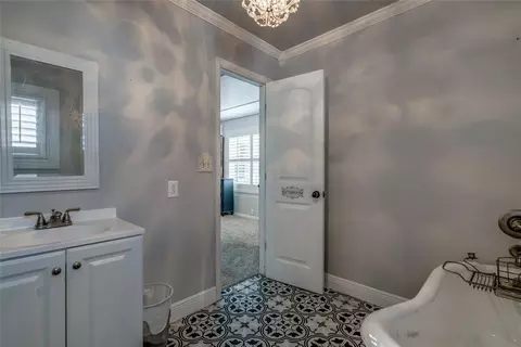 Bath - 803 E Mosier St, Norman, OK 73071 photo 5 of 5