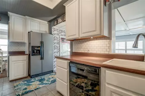 Kitchen - 803 E Mosier St, Norman, OK 73071 photo 3 of 4