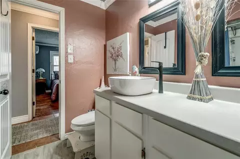 Bath - 803 E Mosier St, Norman, OK 73071 photo 3 of 5