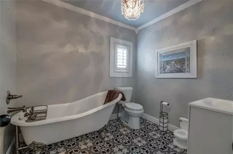 Bath - 803 E Mosier St, Norman, OK 73071 photo 4 of 5