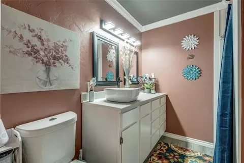Bath - 803 E Mosier St, Norman, OK 73071 photo 1 of 5