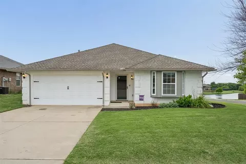 4229 Syracuse St, Moore, OK 73160