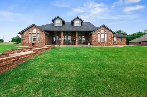 10700 Crystal Creek Dr, Mustang, OK 73064