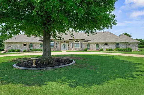 4201 Saint Croix Dr, Edmond, OK 73025