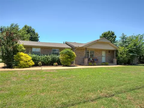 601 SW 9th St, Moore, OK 73160
