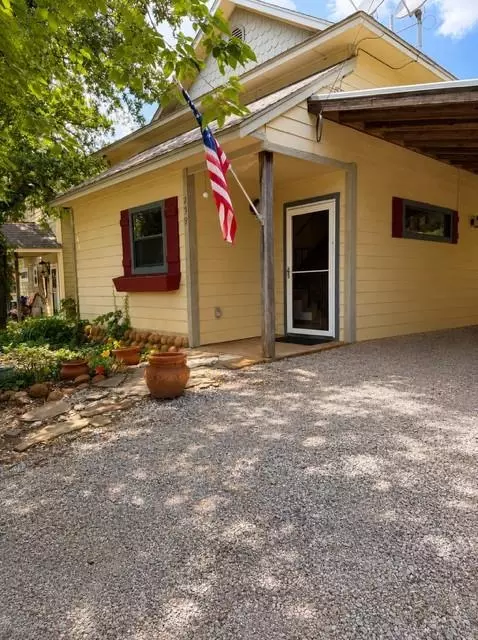 259 E Lake Dr, Medicine Park, OK 73557