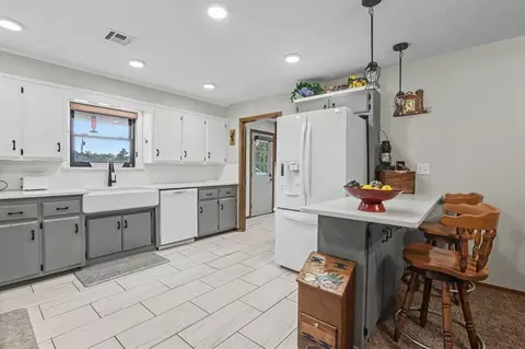 1211 E Rock Creek Rd, Tuttle, OK 73089 photo 11