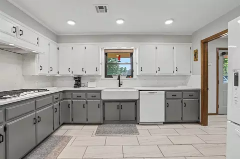 1211 E Rock Creek Rd, Tuttle, OK 73089 photo 9