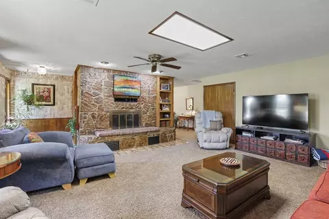 1211 E Rock Creek Rd, Tuttle, OK 73089 photo 8